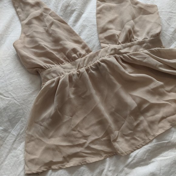 Tobi Deep-V Top - Picture 2 of 9